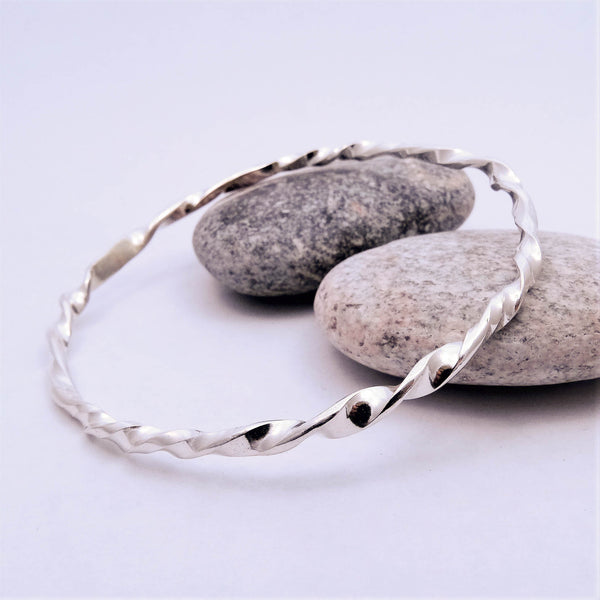 Dawlish Twisted Bangle – Burbi