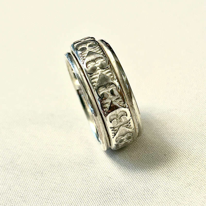 Bibury Cut out Heart Spinning Ring